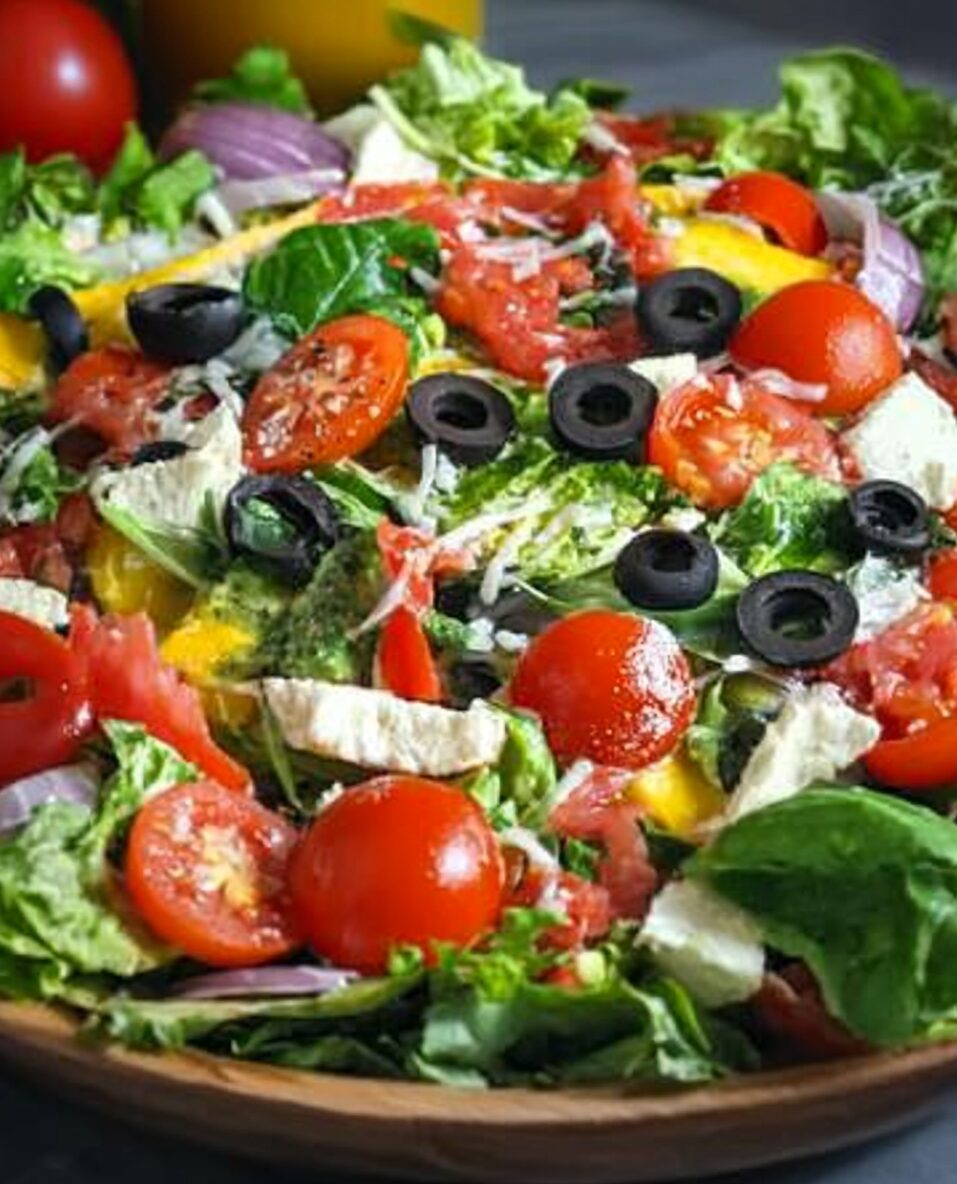 Easy Pizza Salad: Quick Recipe for Zesty Summer Parties